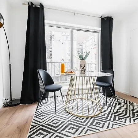 Studio Chaleureux Avec Terrasse - 18 - 2p * Paris